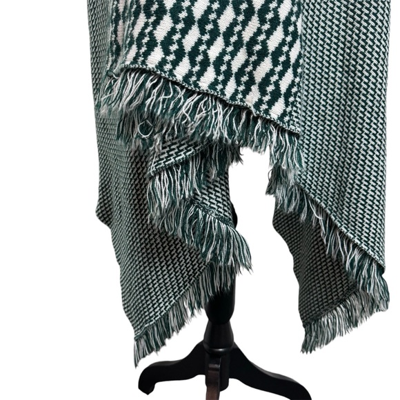 ROMEO + JULIET Couture Fringed green Kimono Sweater Scarf Collar waterfall open - Picture 3 of 7
